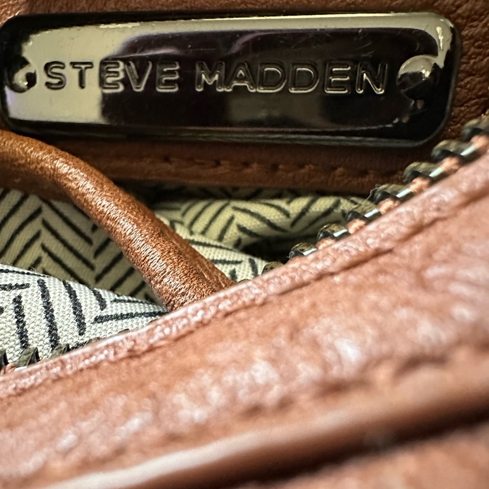 Steve Madden Brown Fringe Crossbody Bag with Chain Strap - Picture 4 of 8